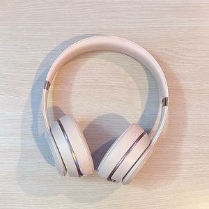 Beats pink headphones